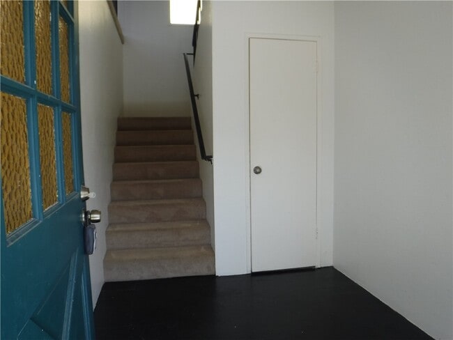 Building Photo - 500 Poinsettia Ave