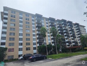 Building Photo - 4174 Inverrary Dr
