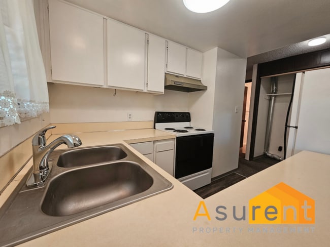 Building Photo - Bright & Spacious 2-Bedroom Apartment in A...