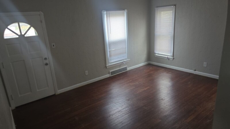 Building Photo - 6614 Orchard Ave