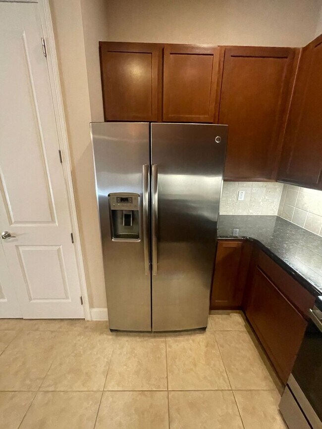 Building Photo - Beautiful 3 Bedroom 3 Bathroom home in Pla...