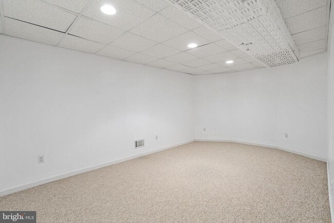 Building Photo - 210 Bullock Dr