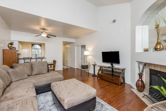 Building Photo - 930 N Mesa Dr