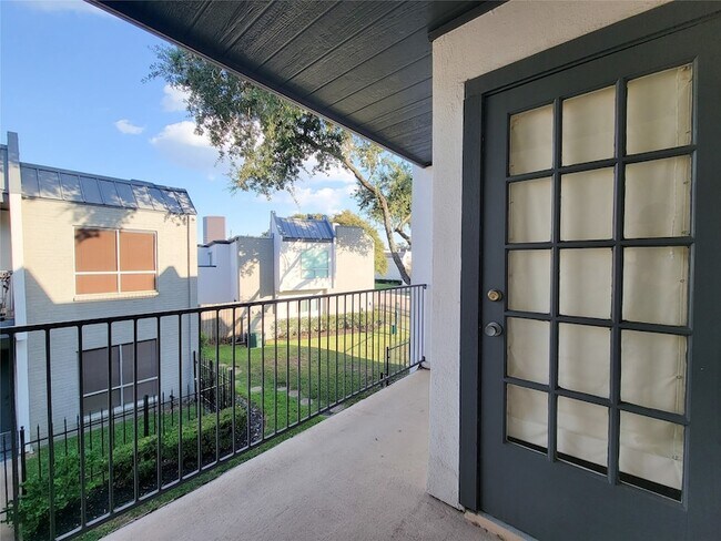 Building Photo - 1300 Augusta Dr