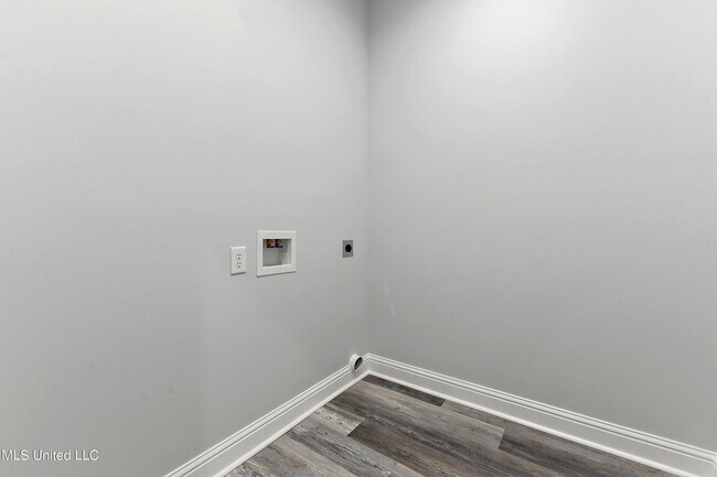 Building Photo - 9493 W Palm Ln