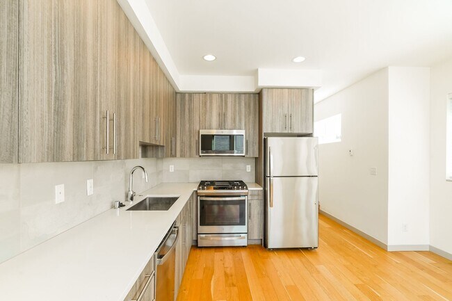 Building Photo - Luxury New Construction with Rooftop Views