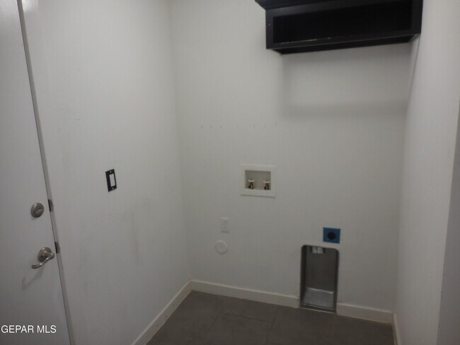 Building Photo - 12125 Mesquite River Dr