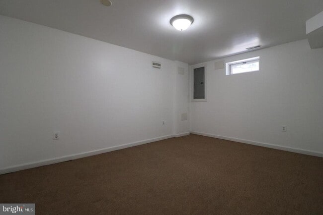 Building Photo - 817 Chillum Rd