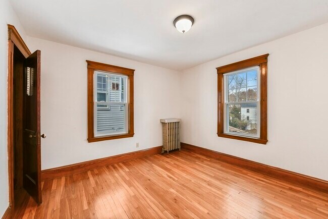 Building Photo - 22 Wyvern St