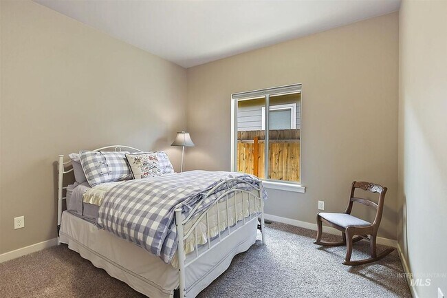 Building Photo - Pet Friendly Home Near The Foothills!