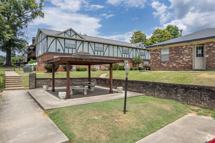 Building Photo - Heritage Place Apartments