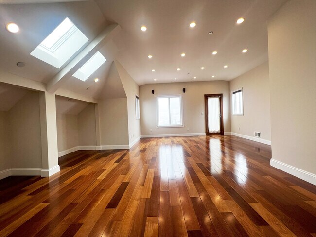 Building Photo - 19 Rosewood Dr