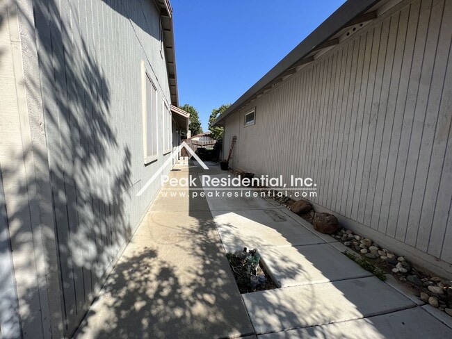 Building Photo - Charming 3 bd/2 ba Elk Grove Home!
