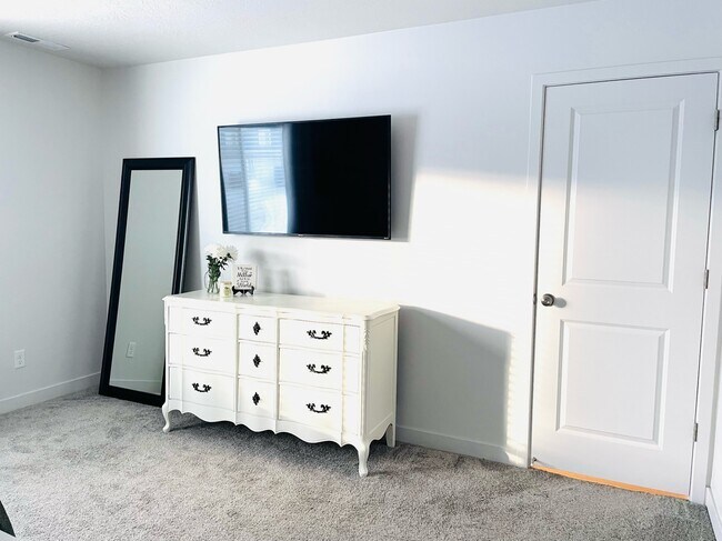 Building Photo - 14962 S Soft Whisper Wy