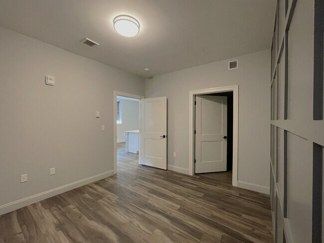 Building Photo - 25 Lowell St