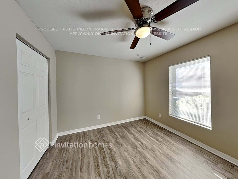 Building Photo - 2401 Granada Cir E