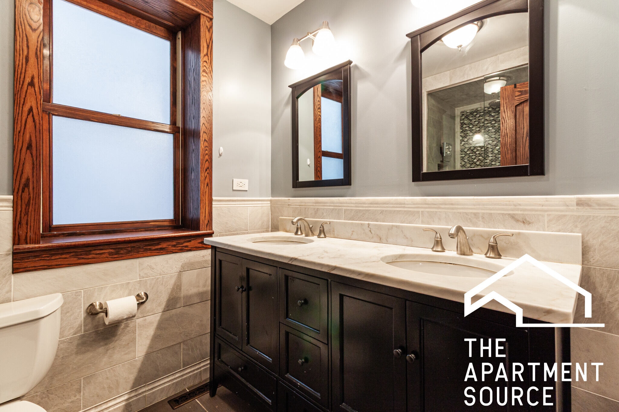 Building Photo - 1019 W Oakdale Ave