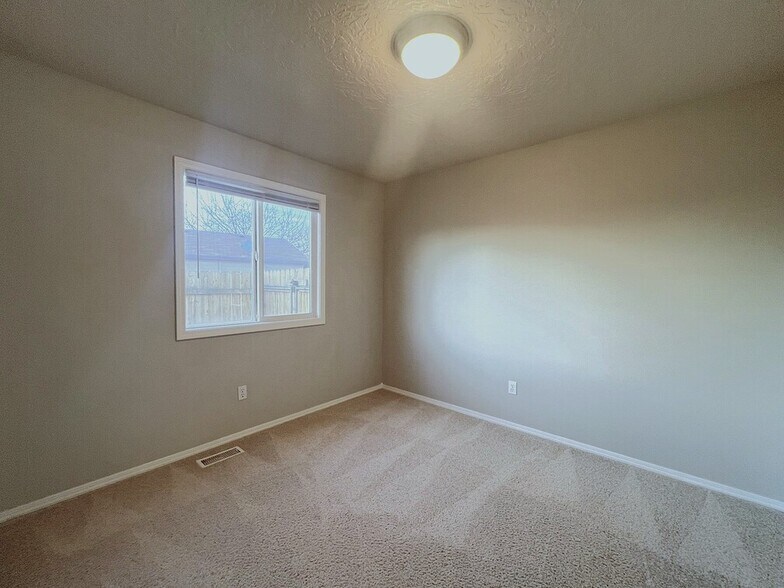 Building Photo - 4160 E Carnation Ct