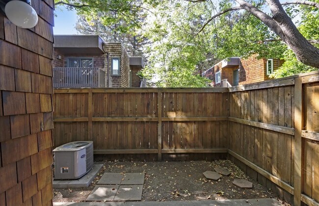 Building Photo - 1158 Honey Trl
