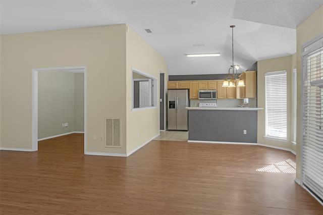 Building Photo - 3807 Woodside Dr