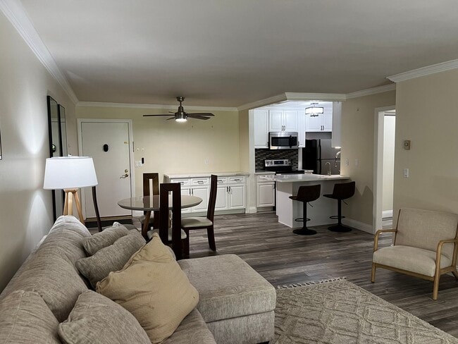 Building Photo - Two Bedroom One Bath Condo for Rent in Pla...