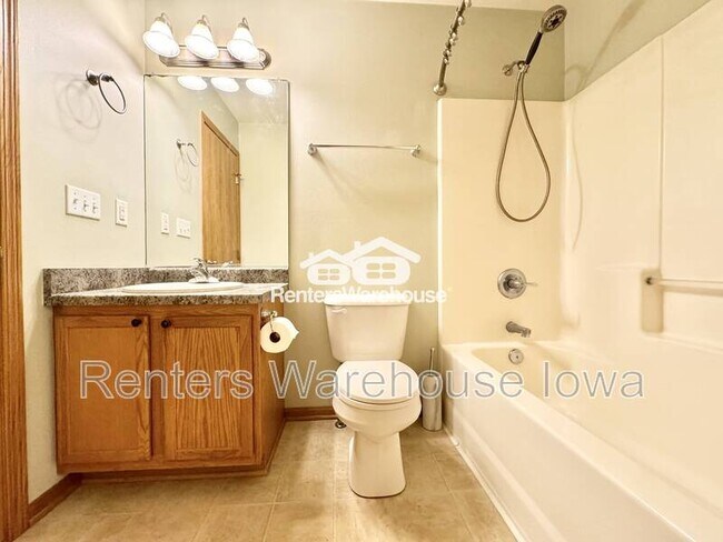 Building Photo - 2011 E 1st Ave