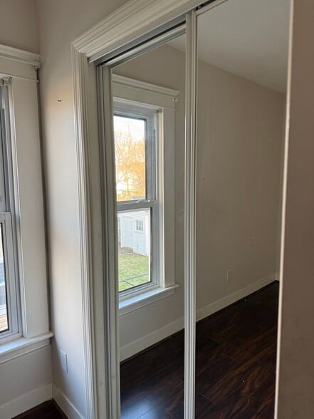 Building Photo - 807 Eagle St