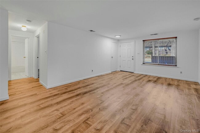 Building Photo - 174 Sagamore Hills Dr