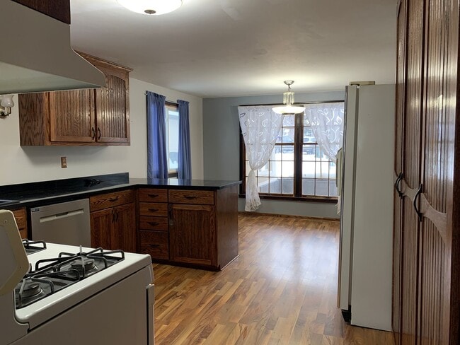 Building Photo - Charming Single Family Home