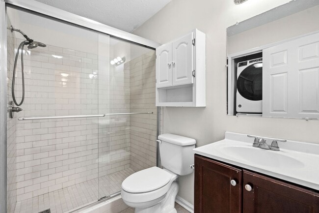 Building Photo - 8 Blocks to the Beach!!