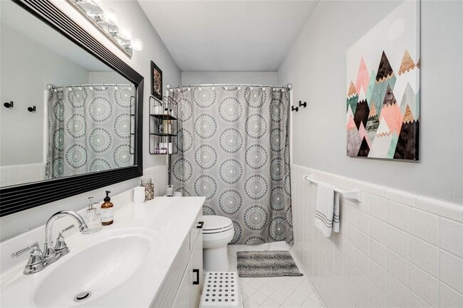 Building Photo - 11512 Oak Trail