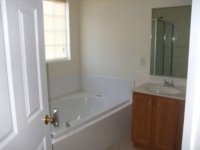 Building Photo - Great Townhome in Glen Allen