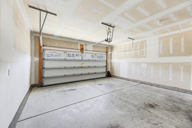 Building Photo - Modern 4BR Home in Raleigh | Great Location