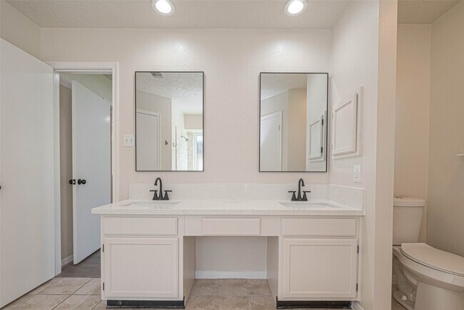 Building Photo - 416 Heatherwood Ct