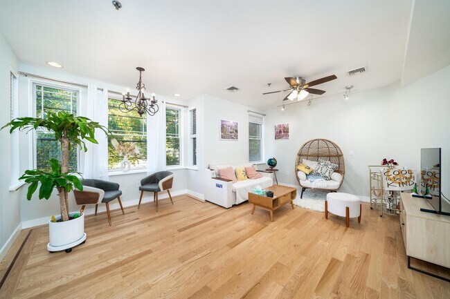 Primary Photo - 207 2nd St