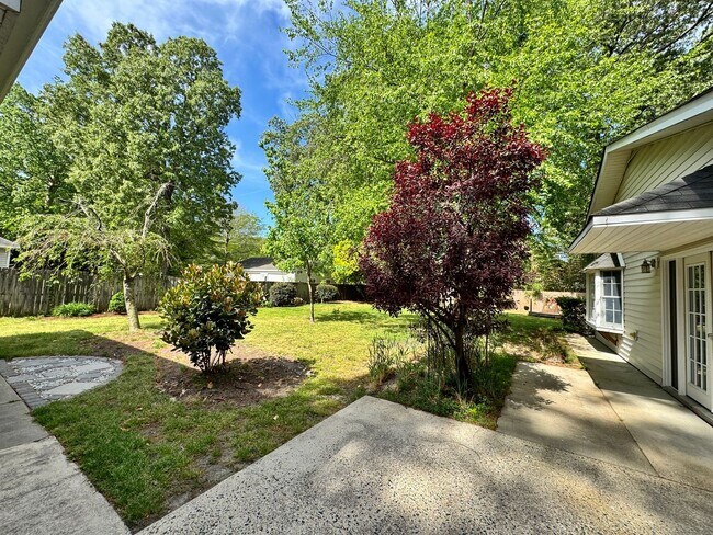 Building Photo - Recently Updated 4-Bedroom Ranch Home w/a 2 Bedroom Guest Cottage! Ready 04-23-26! Pet Friendly Home