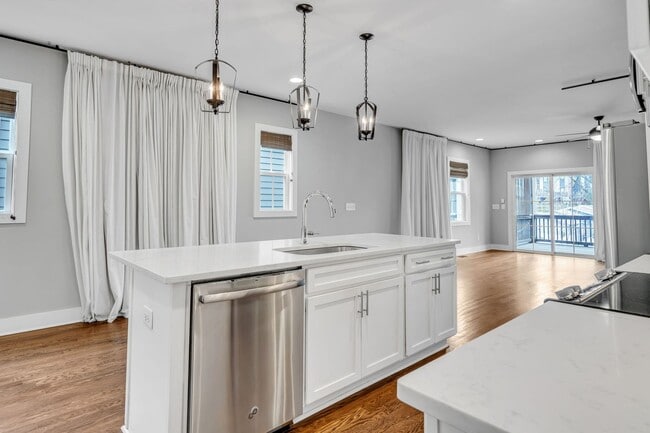 Building Photo - 4 BR, two-story rental with finished basement in WEHO!