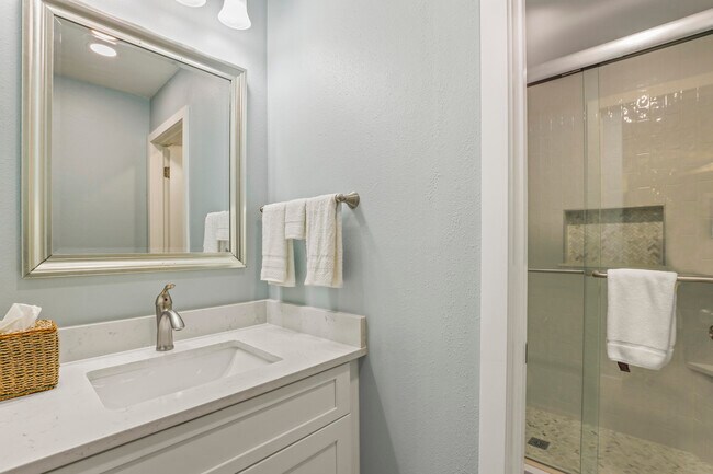 Building Photo - 623 Bayou Dr