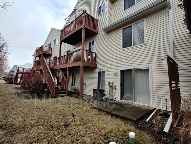 Building Photo - 1415 Meadowsedge Ln