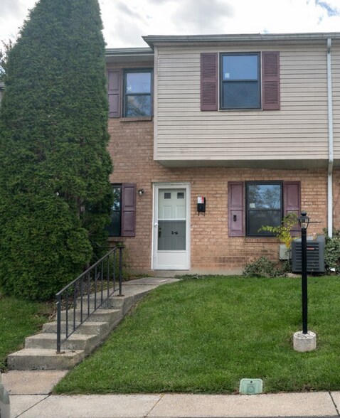 Building Photo - 14 Sawmill Run