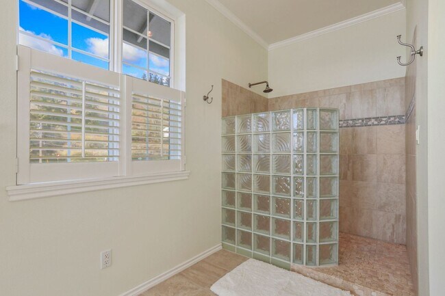 Building Photo - Spectacular Water Front Home With a Short Term  Lease to Start!