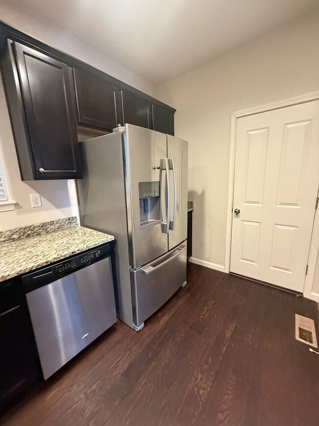 Building Photo - Beautiful Contemporary Home in Hillsboro