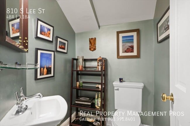 Building Photo - 810 S Lee St