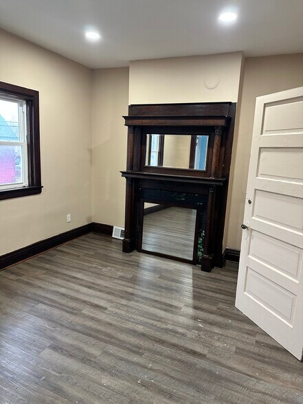 Building Photo - 270 Dewitt St