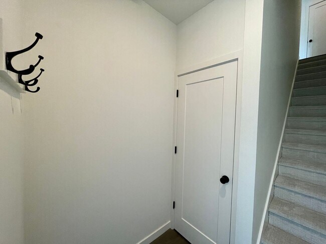 Building Photo - Sellwood-Moreland 2 Bedroom 2.5 Bath BRAND NEW Condo Convienent to OHSU~ Includes A/C and Washer ...