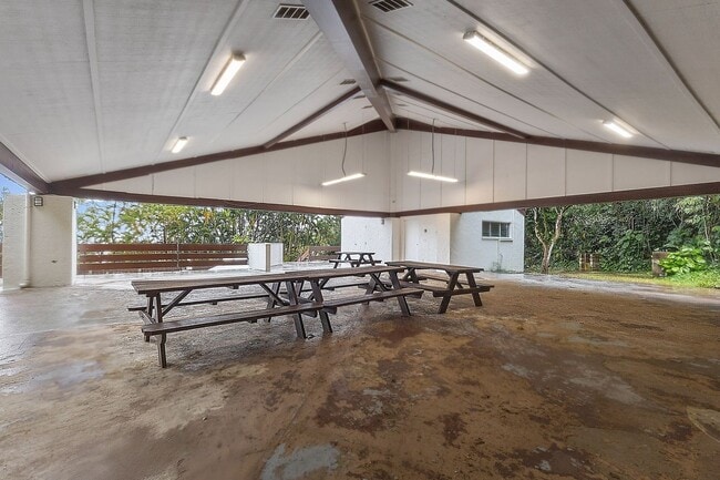 Building Photo - Live your best life in this well-appointed condo in Makaua Village