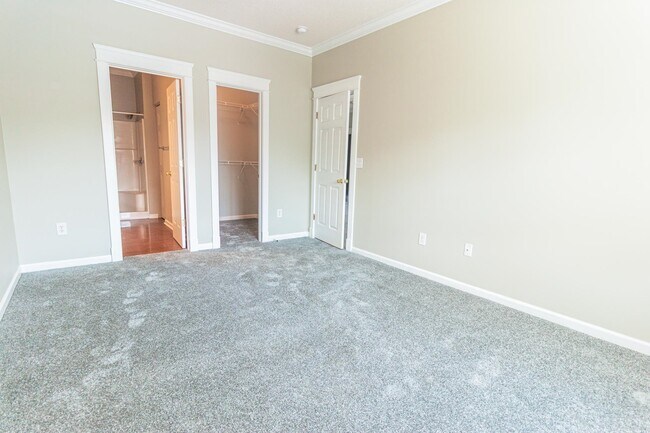 Building Photo - 6307 Sweetwater Blvd