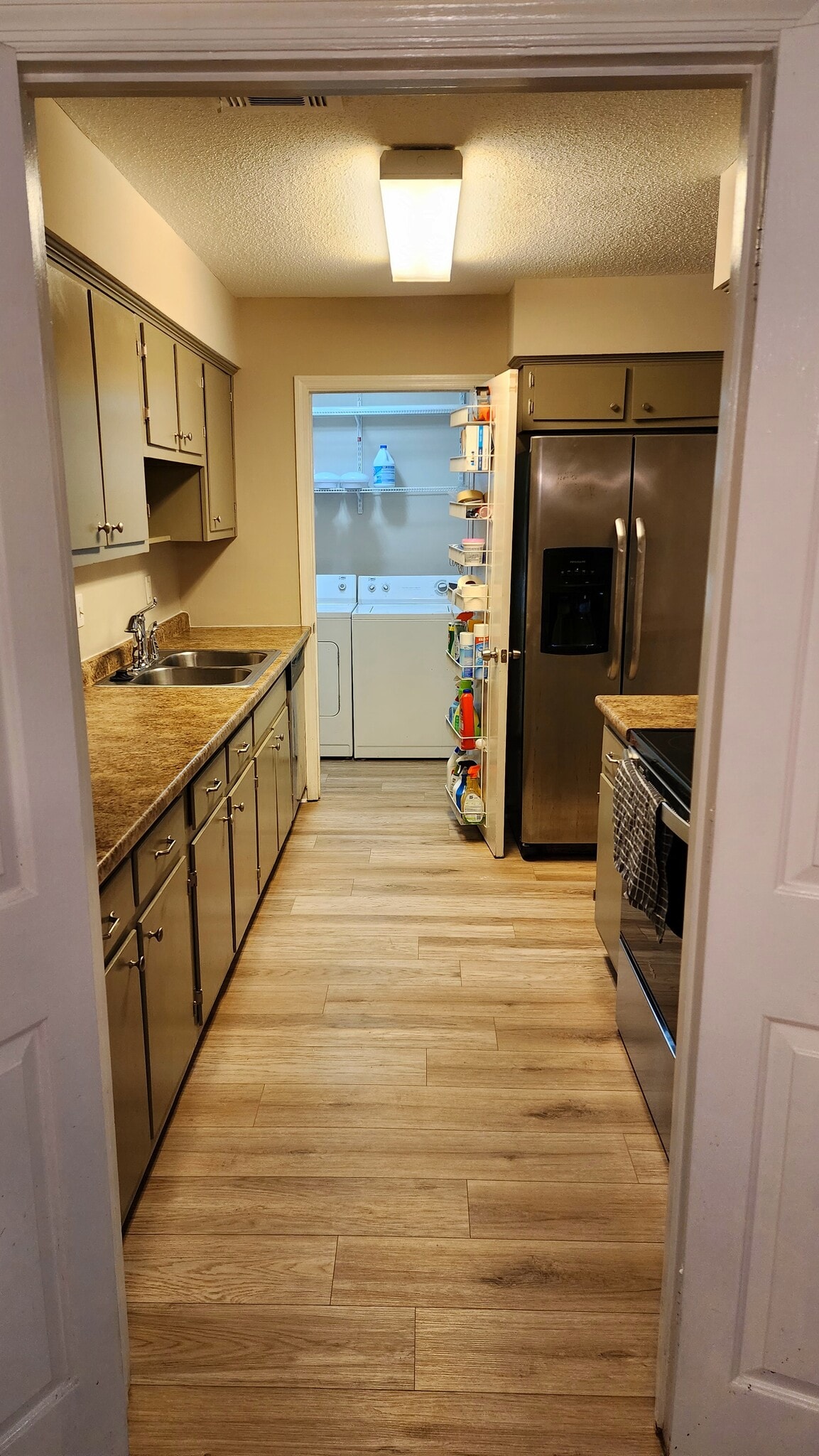 Kitchen - 2409 Farmstead Cir