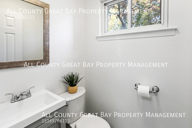 Building Photo - 921 Church St