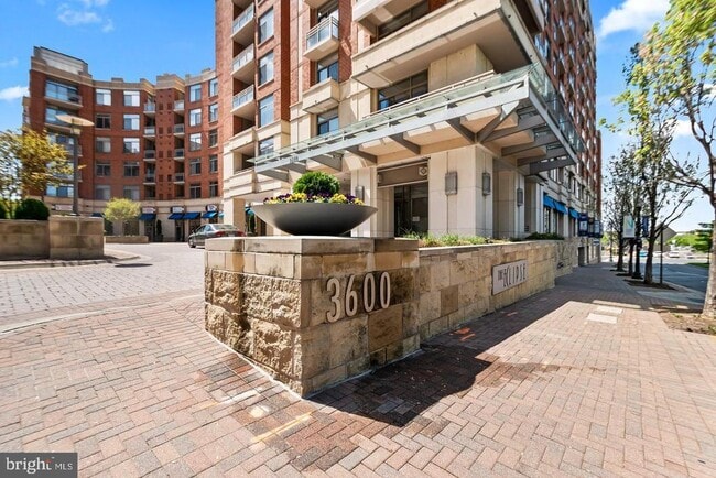 Building Photo - 3600 S Glebe Rd
